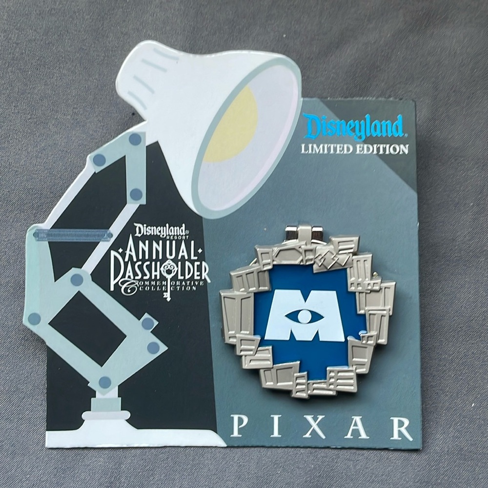 DLR Annual Passholder Mike Wazowski Monsters Inc. Pin LE 3000
